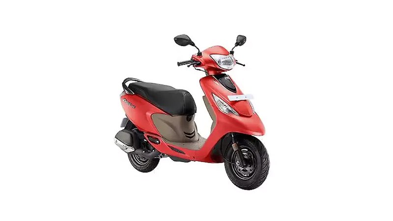 TVS Zest 110 vermelha, scooter automática vista de frente em três quartos